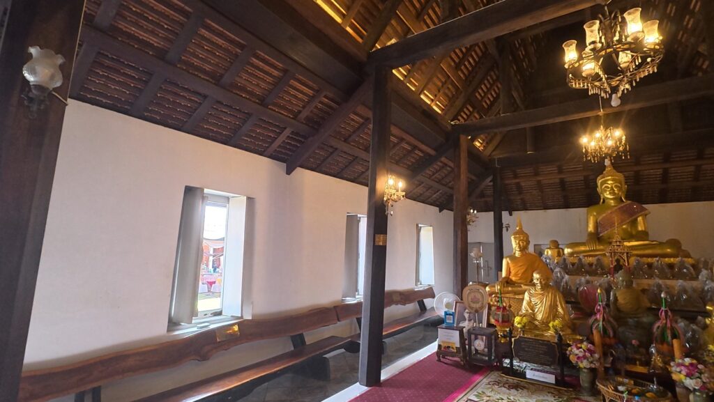 The principal Buddha image has watched over this temple since the early Rattanakosin period