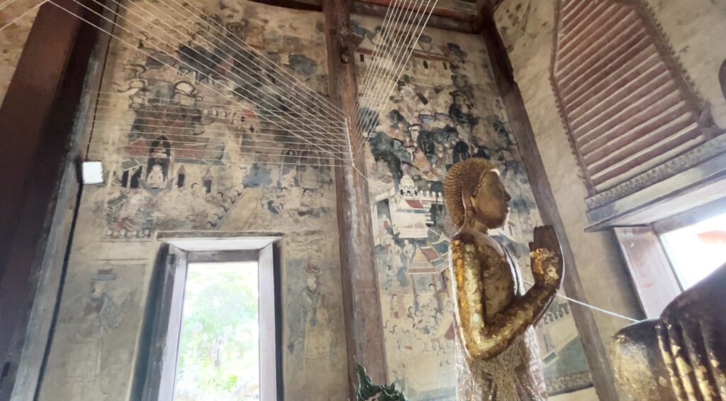 Late Ayutthaya murals inside Wat Tapon Noi