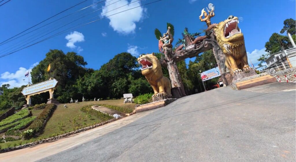 Entrance to Wat Khao Bang Hoei Chumphon Simaram on the road to Si Thep