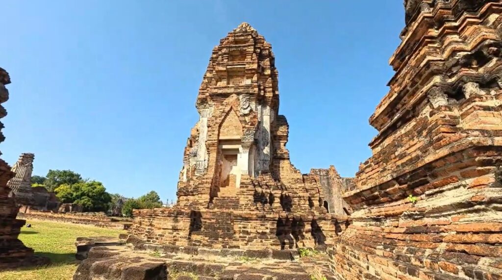 Ancient prangs and chedis across the temple grounds at Wat Phra Si Rattana Mahathat