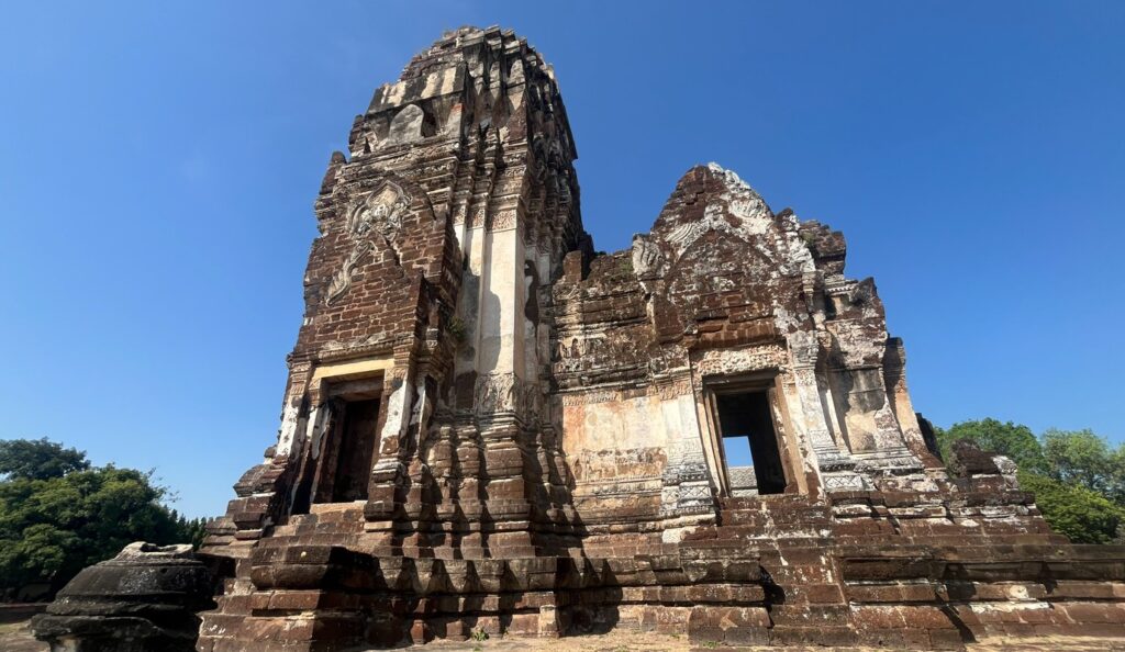 Wide view of monumental prangs and temple ruins at Wat Phra Si Rattana Mahathat in Lopburi