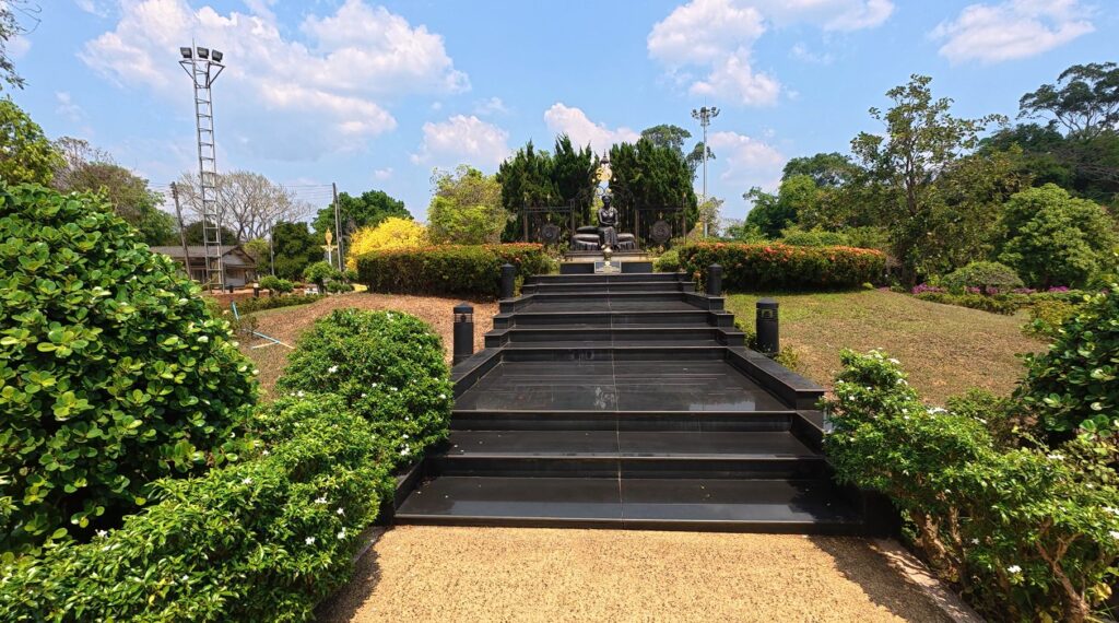 Statue of Queen Rambai Barni at Suan Ban Kaew Palace