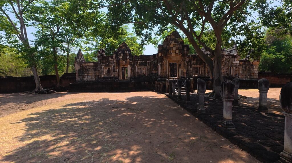 Empty courtyard at Sadok Kok Thom Historical Park