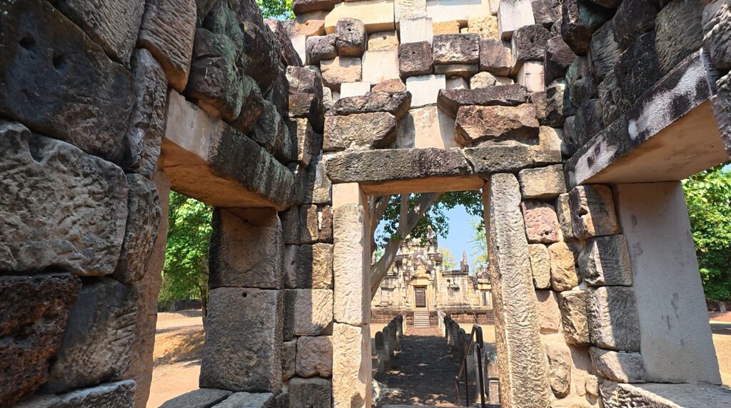 Stone doorway leading to the central sanctuary at Sadok Kok Thom