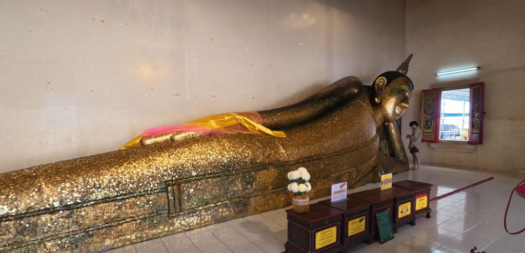 Wat Pa Pradu left reclining Buddha
