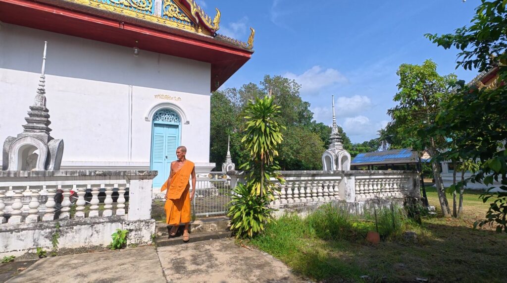Elder monk at Wat Yai Phliu