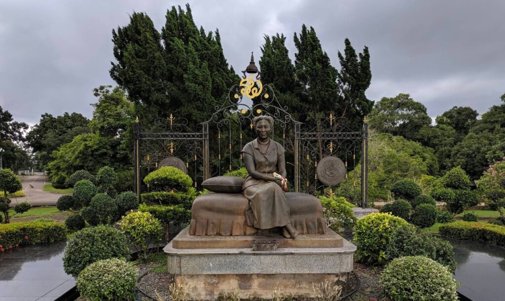 Queen Rambhai Barni memorial statue in Chanthaburi