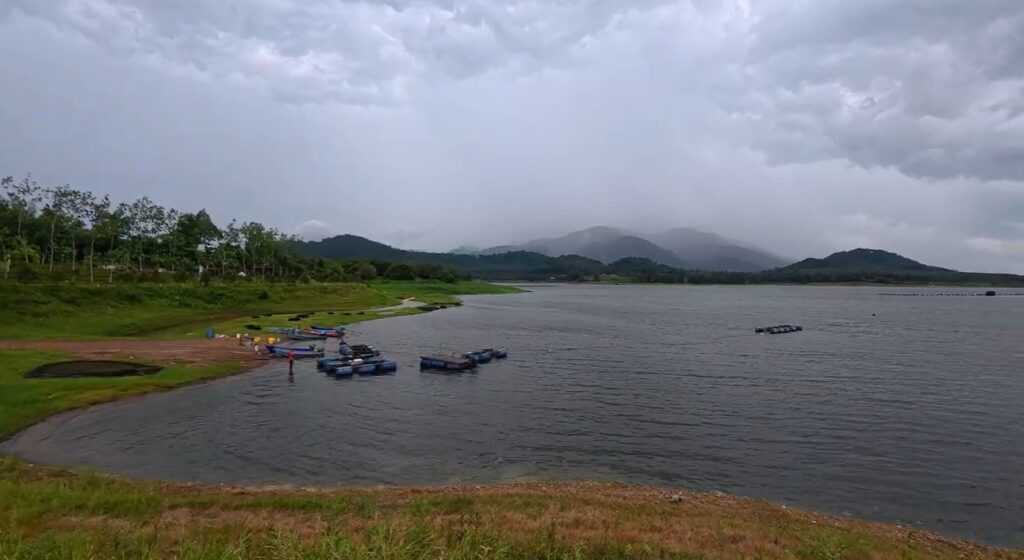 Khao Chuk Reservoir beside River Hill Camping in Rayong
Caption: Khao Chuk Reservoir gives River Hill Camping its quiet lakeside atmosphere.
