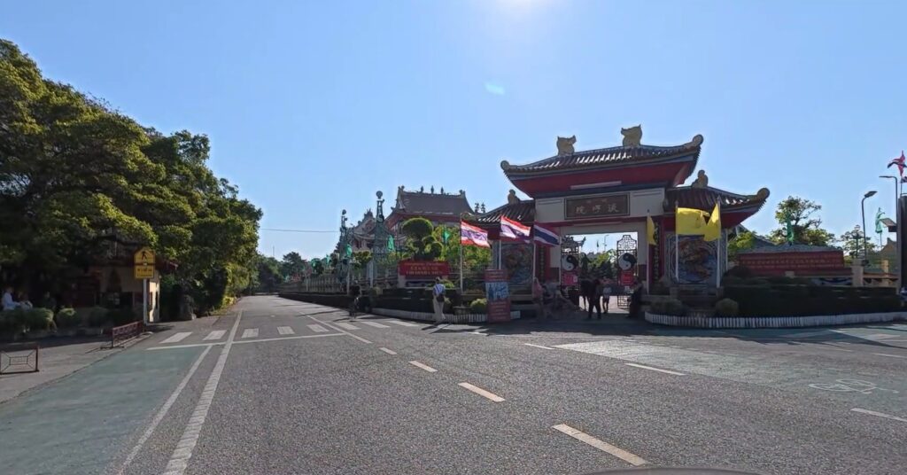 Road leading to the entrance of Viharn Sien near Pattaya