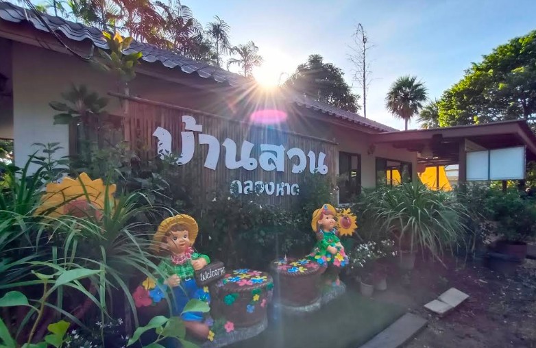 Morning departure from Klang Hat Resort near the Cambodia border