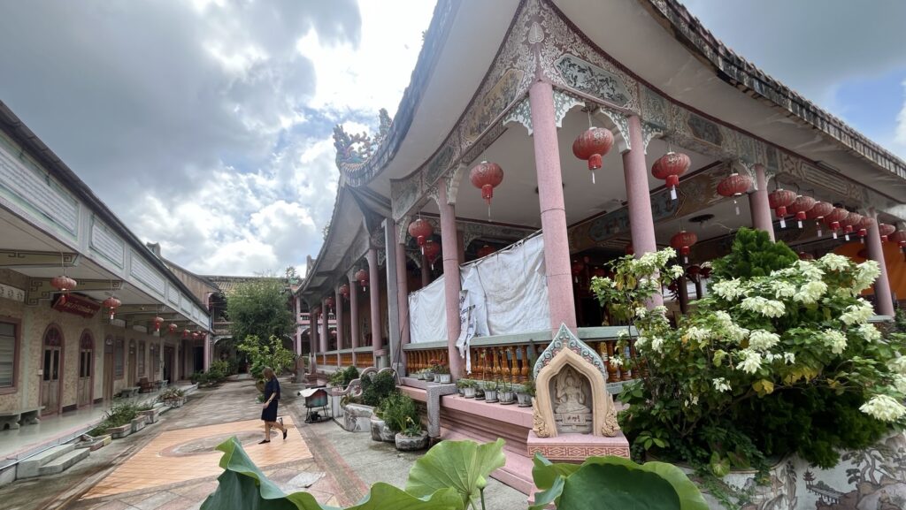 The peaceful courtyard and traditional Chinese halls of Wat Mangkorn Buppharam