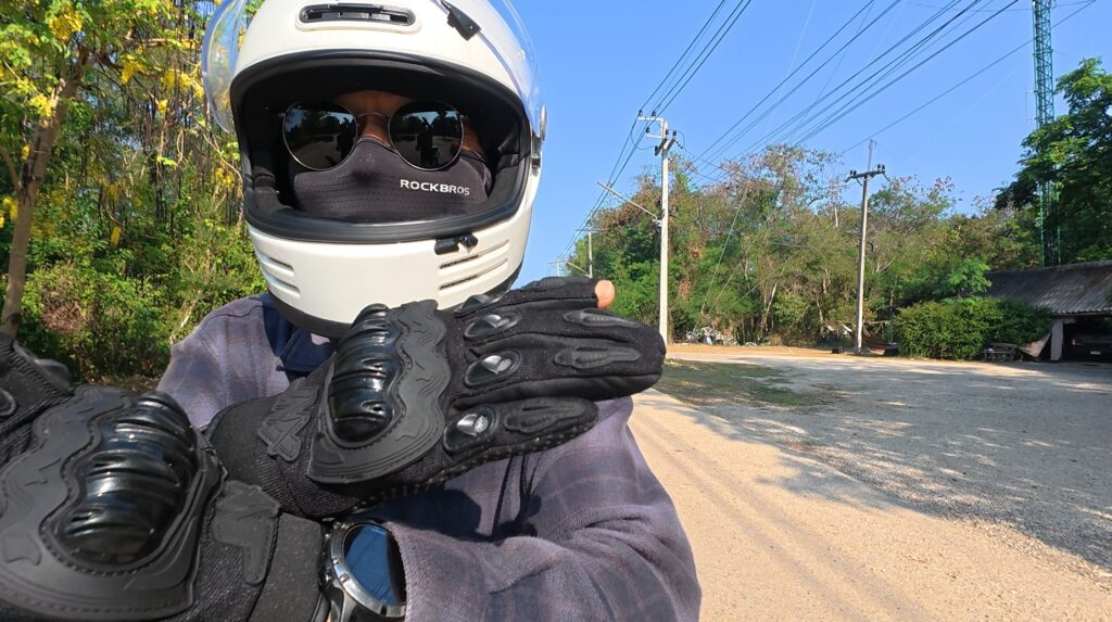 Border security post blocking the road to Khao Din Market