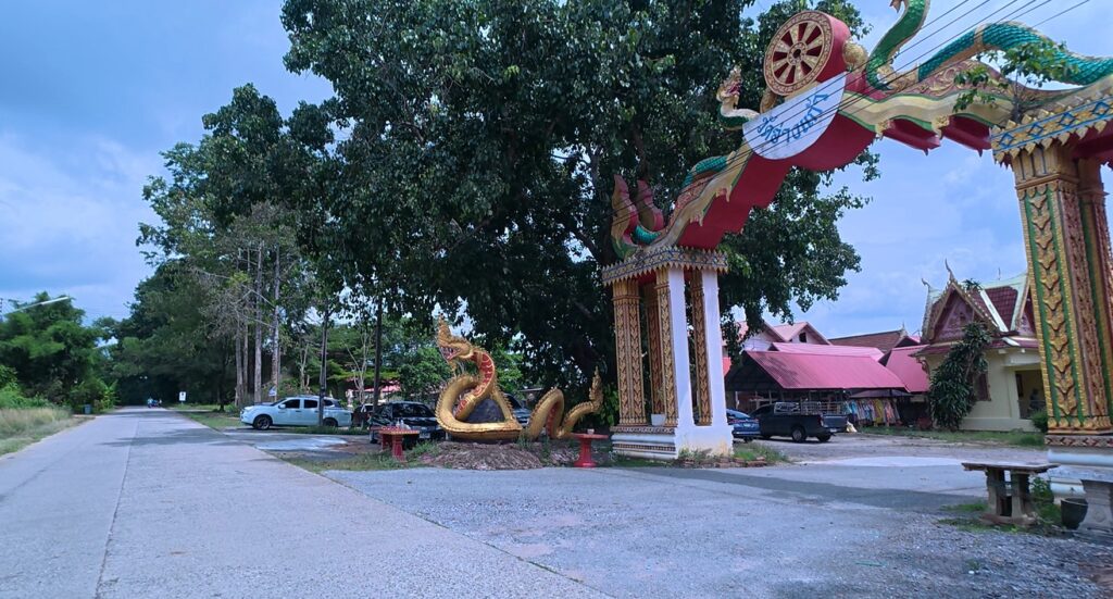 Entrance to Wat Ang Kaeo after leaving the nearby correctional area