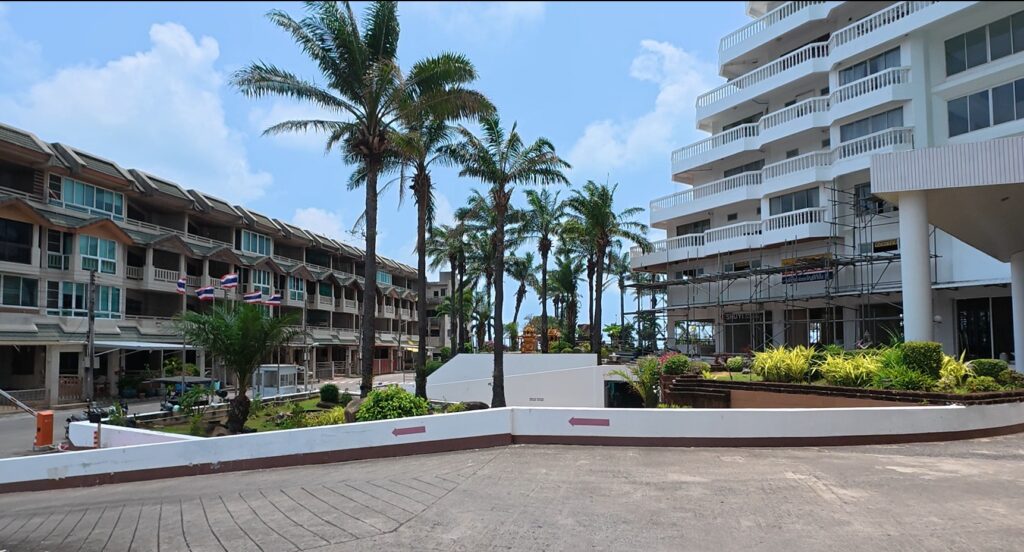 PMY Resort townhouses and hotel in Rayong, where my life in Thailand began in 2008