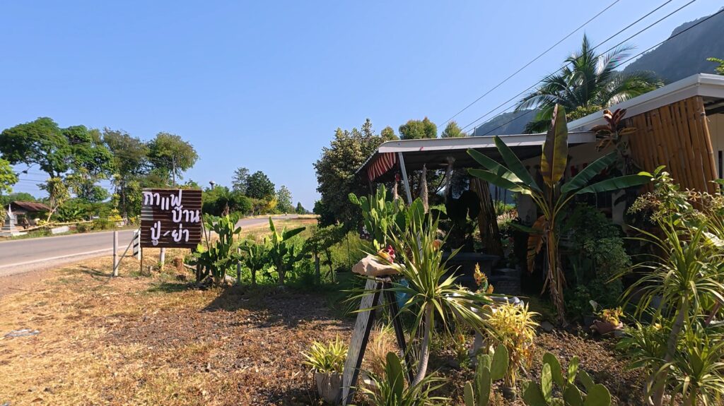 Small roadside café on the way to Ban Laem Border Market