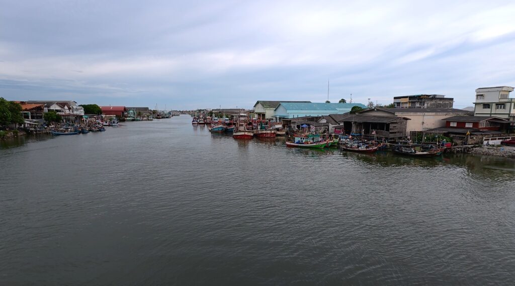 Entering an old fishing neighbourhood in Rayong