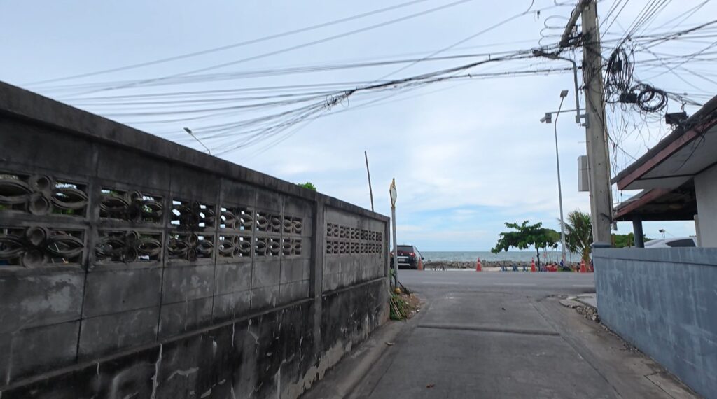 Everyday life in a riverside neighbourhood of Rayong