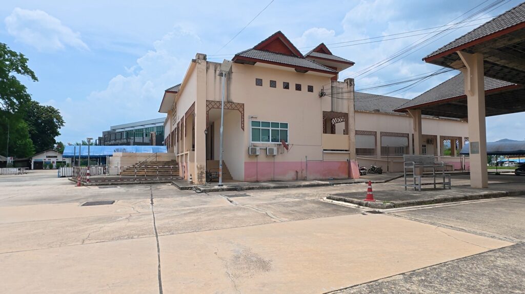 Closed gate at Ban Pakkad Border Checkpoint between Thailand and Cambodia