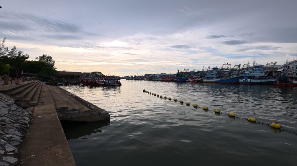 Quiet residential lane beside the Rayong River