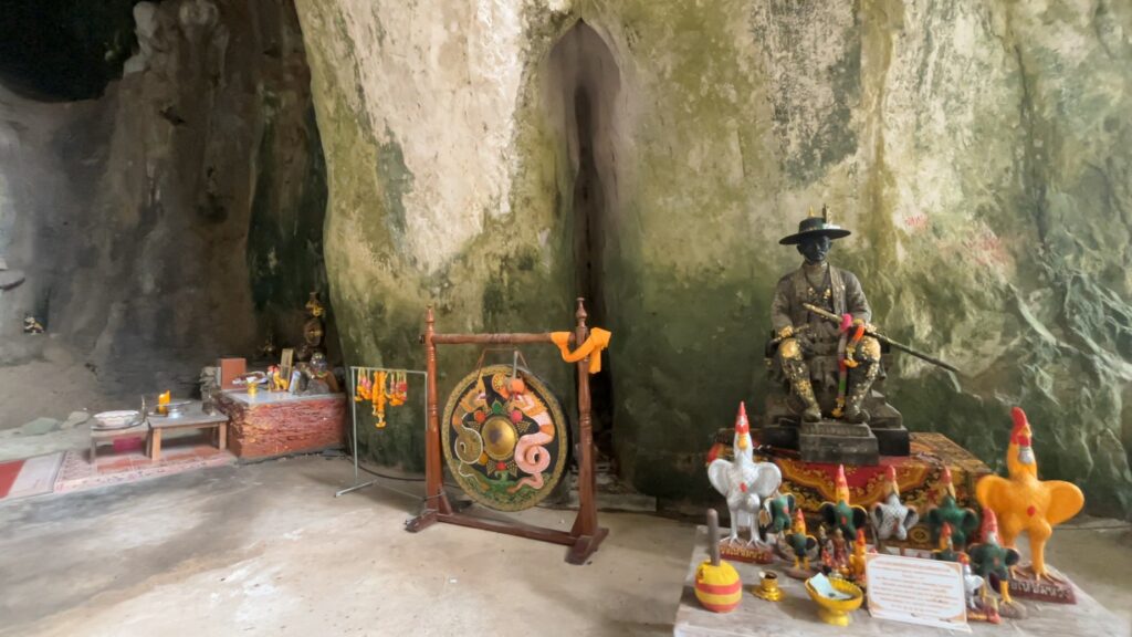 King Taksin the Great statue inside Tham Khao Bot cave temple