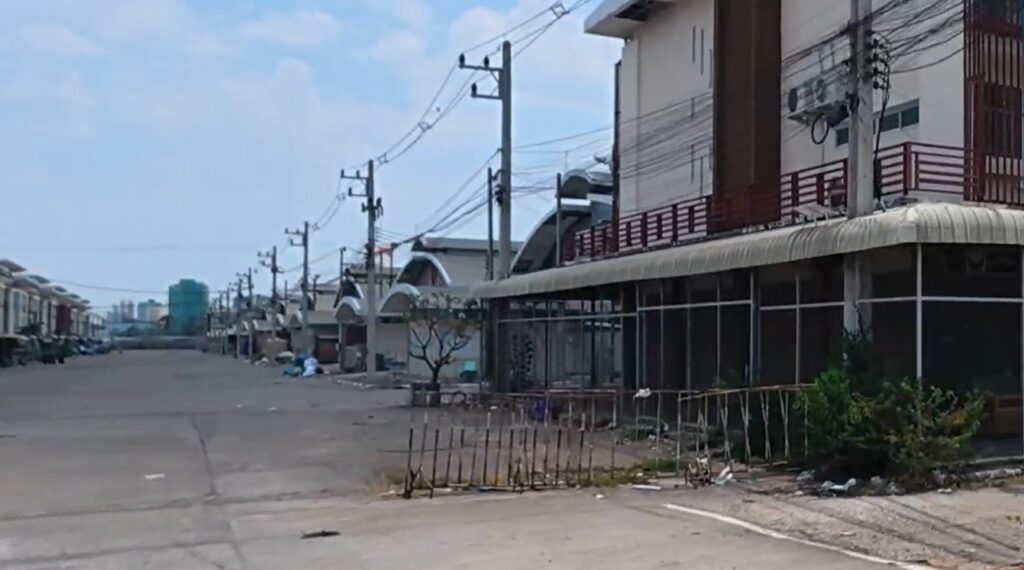 Quiet commercial street near Ban Khlong Luek Border Market in Sa Kaeo