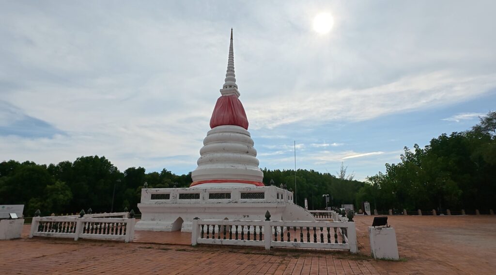 Phra Chedi Klang Nam standing near the Rayong River