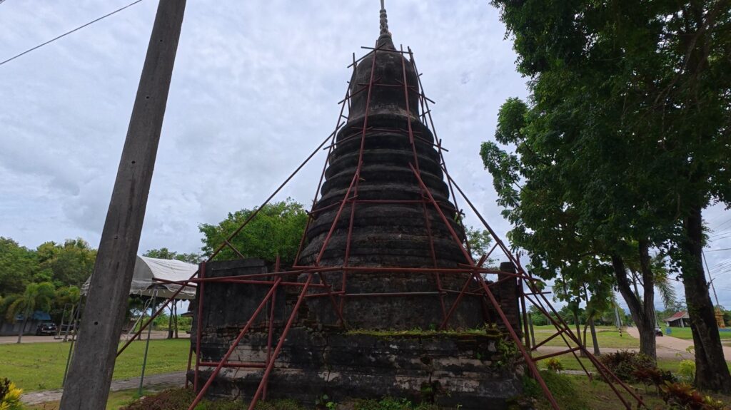 Ancient chedi at Wat Ratchabanlang Praditthawararam in Rayong