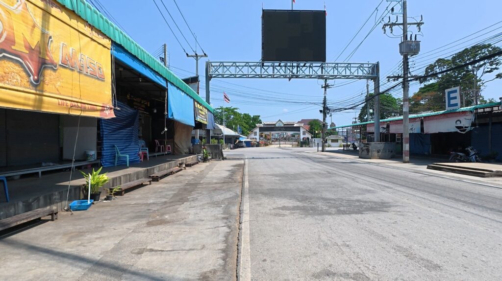 Open 7-Eleven inside the silent Ban Laem border village