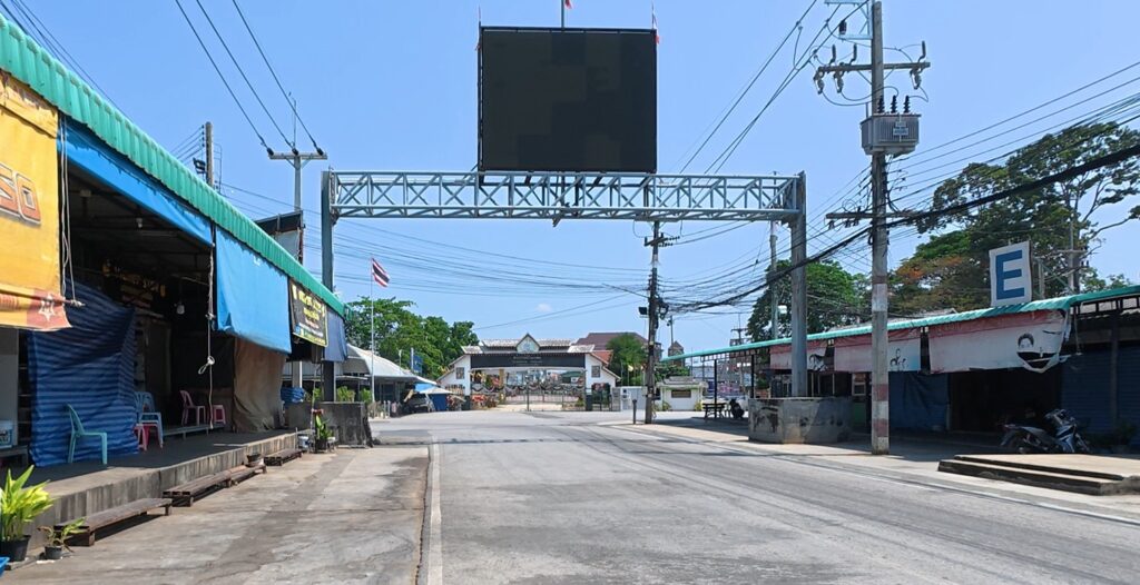 Silent shops at Ban Laem Border Market near the Cambodia border