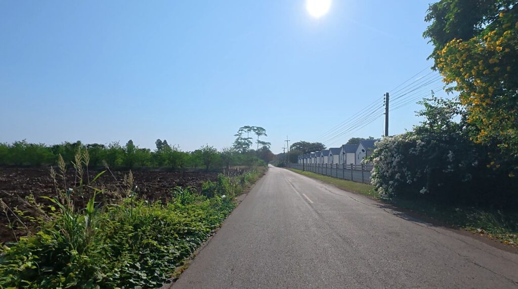 Narrow road beyond the checkpoint near Khao Din Market