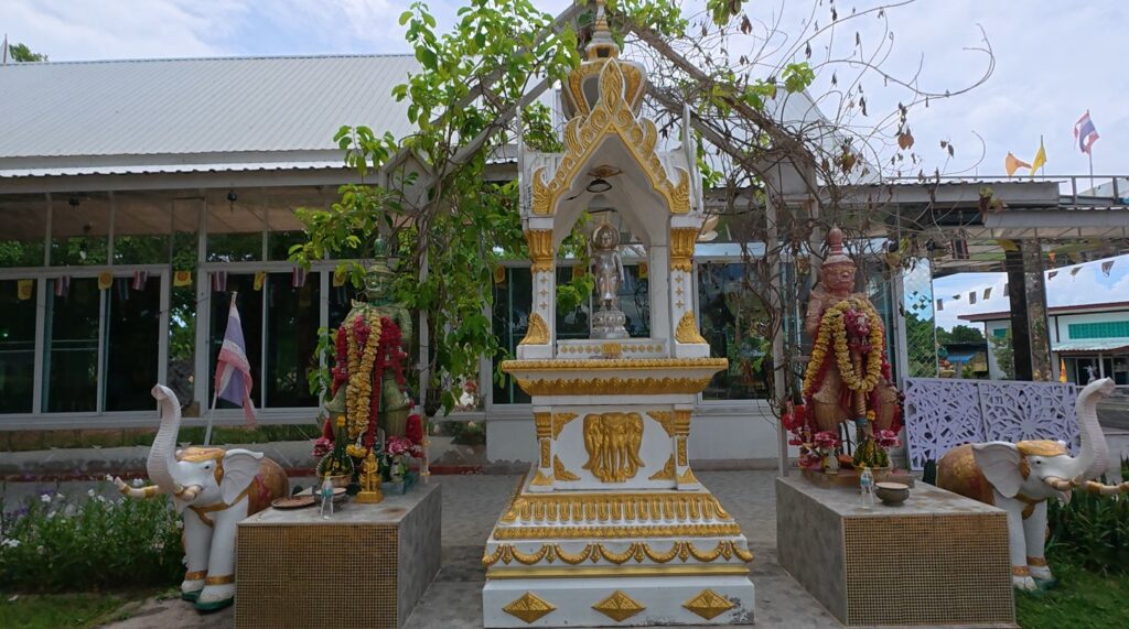 Buddha statue protected by Hanuman figures at Anan Burapharam sanctuary