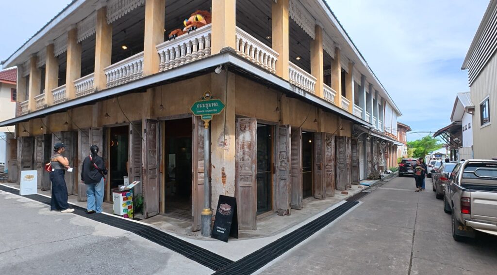 Historic wooden shophouses on Yomjinda Road in Rayong