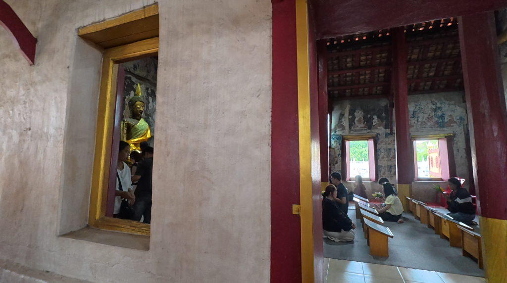 Narrow entrance into the old Maha Ut ubosot at Wat Tao Pun