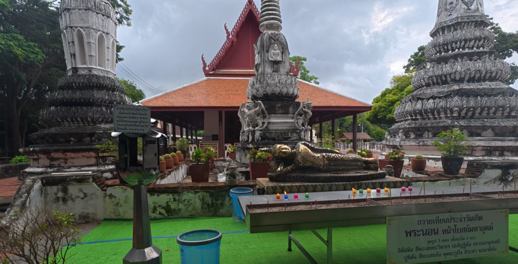 A Quiet Temple by the Sea: Wat Ang Sila’s Old Ubosot and Three Chedis